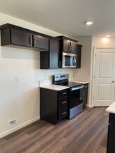 407 Greene Wy in Los Banos, CA - Building Photo - Building Photo