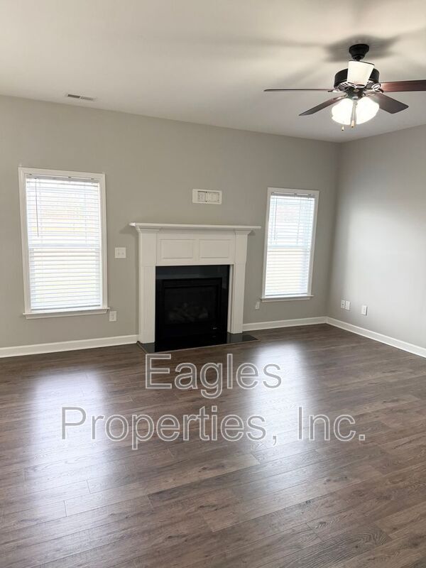 209 Weeping Willow Dr in La Grange, NC - Building Photo - Building Photo