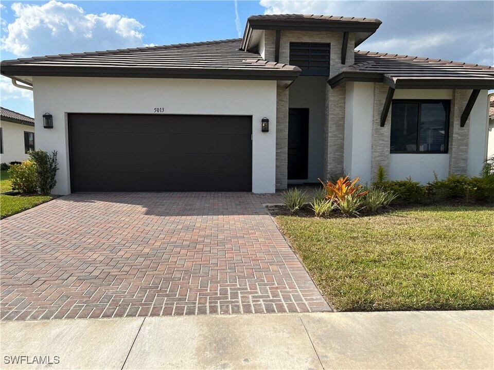 5013 Florence Dr in Ave Maria, FL - Foto de edificio