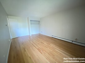 142 Kenrick St, Unit 3 in Boston, MA - Building Photo - Building Photo