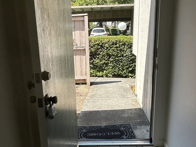 211 Stony Point Rd, Unit APT J in Santa Rosa, CA - Building Photo - Building Photo