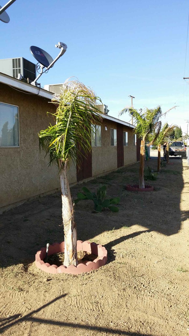 2101 Belshaw St in Mojave, CA - Foto de edificio - Building Photo