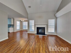 105 River View Ct in Hampton, GA - Foto de edificio - Building Photo