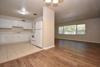 518 NW 36th Terrace in Gainesville, FL - Building Photo - Building Photo