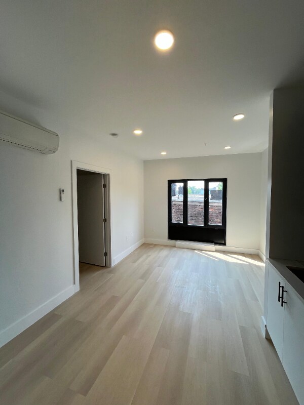 316 Forrest St in Jersey City, NJ - Building Photo - Building Photo
