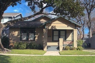 735 E 12th St in Houston, TX - Building Photo