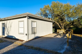 10201 Shane Dr in Corpus Christi, TX - Building Photo - Building Photo