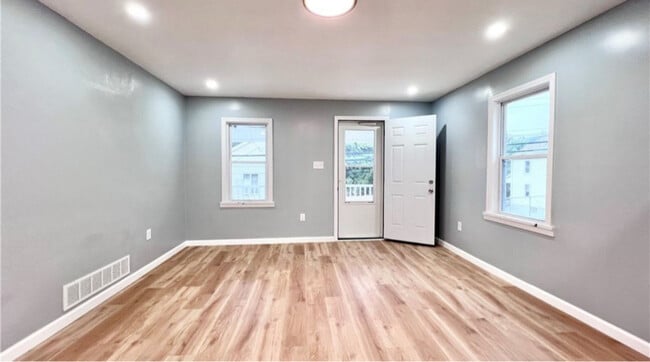 4482 1st St in Bethel Park, PA - Building Photo - Building Photo