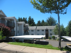 Hilltop Apartments in Lincoln City, OR - Building Photo