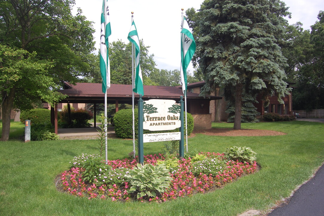 Terrace Oaks Apartments in Lake Bluff, IL - Building Photo