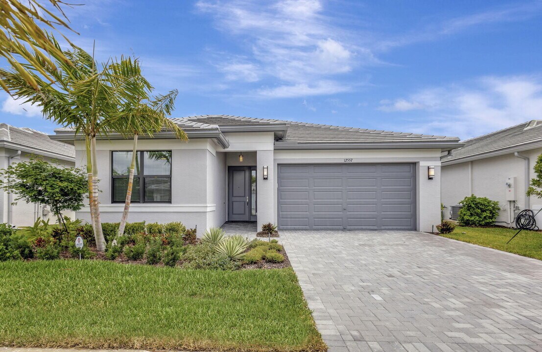 12557 SW Rain River Dr in Port St. Lucie, FL - Building Photo