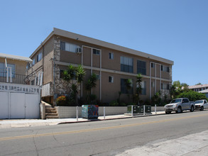 Redwood Terrace in San Diego, CA - Building Photo - Building Photo