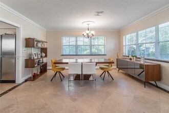 14644 SW 83rd Ct in Palmetto Bay, FL - Foto de edificio - Building Photo