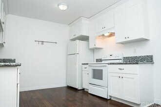 1021 Roswell Ave-Unit -2 in Long Beach, CA - Building Photo - Building Photo