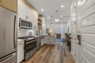 82 Ferry St in Jersey City, NJ - Building Photo - Building Photo