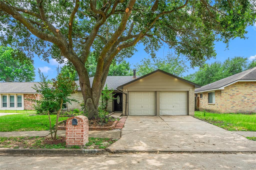 16323 Maplemont Dr in Houston, TX - Building Photo