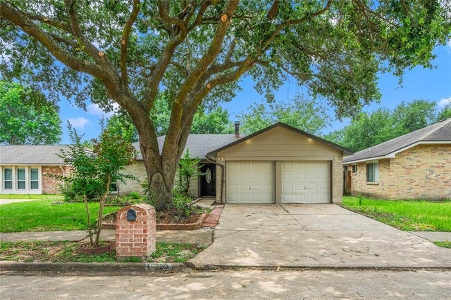 16323 Maplemont Dr
