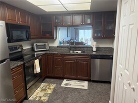 5535 Rattlesnake Hammock Rd in Naples, FL - Building Photo