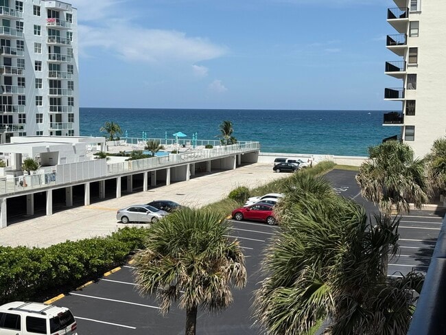 3460 S Ocean Blvd in Palm Beach, FL - Foto de edificio - Building Photo