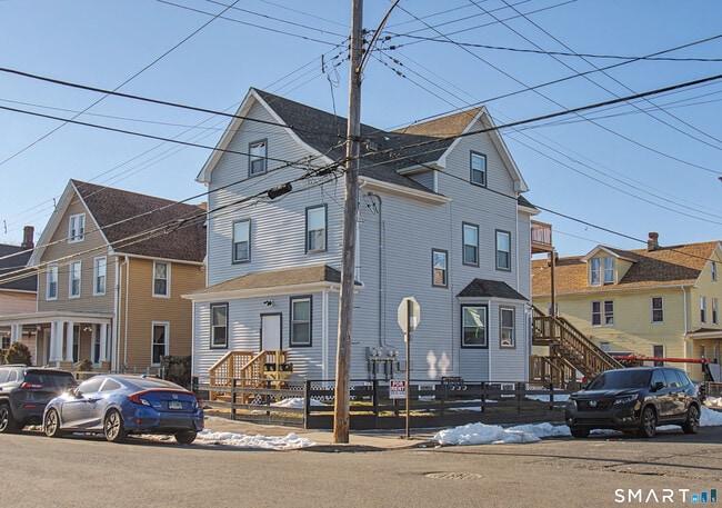 144 Cottage St in Bridgeport, CT - Building Photo - Building Photo
