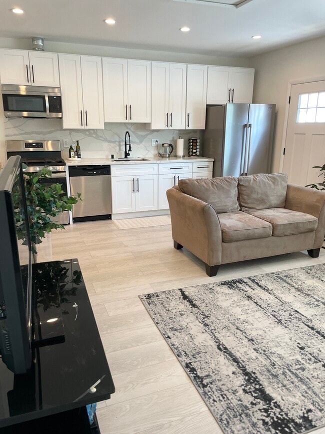 19934 Saticoy St in Winnetka, CA - Building Photo - Building Photo