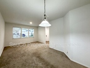 3640 Park Dr in Columbia City, OR - Building Photo - Building Photo