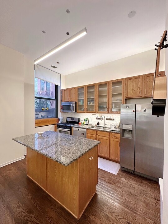 208 W Washington St, Unit 507 in Chicago, IL - Building Photo