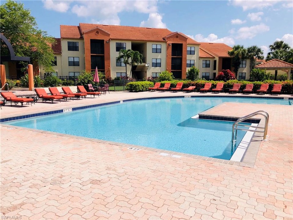 13515 Eagle Ridge Dr-Unit -524 in Ft. Myers, FL - Building Photo