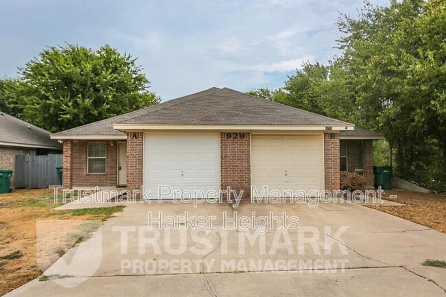 property at 929 Pinewood Dr