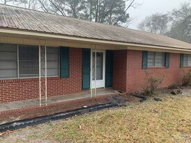 506 Zetterower Rd in Statesboro, GA - Building Photo