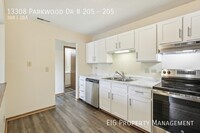 13308 Parkwood Dr in Burnsville, MN - Building Photo - Building Photo