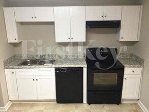 676 Bridge Ave in Forest Park, GA - Foto de edificio - Building Photo