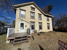 618 E Locust St in Davenport, IA - Building Photo