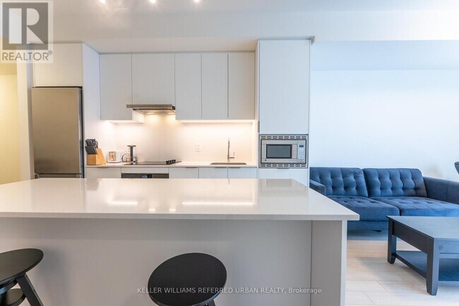 3079 Trafalgar Rd in Oakville, ON - Building Photo - Building Photo