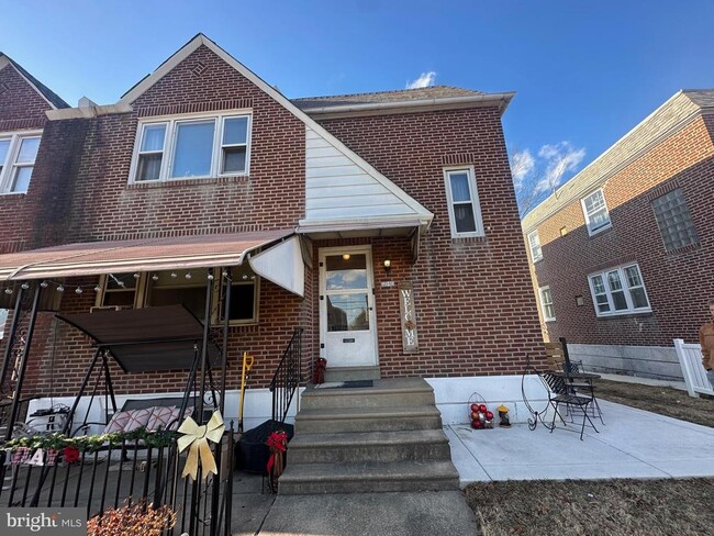 property at 6846 Oxford Ave