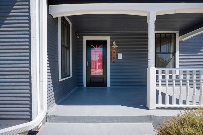 property at 925 Lamar St