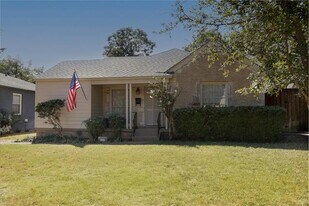 5122 W Amherst Ave in Dallas, TX - Building Photo