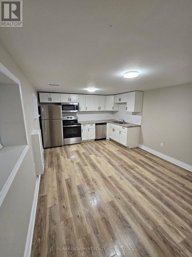 539 Woodlawn Rd in Welland, ON - Building Photo - Building Photo