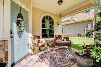 901 Franconia Dr in Montgomery, TX - Building Photo - Building Photo