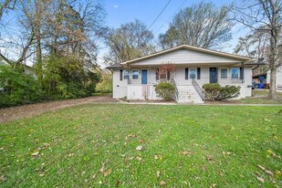 150 Lawton Rd in Oak Ridge, TN - Building Photo