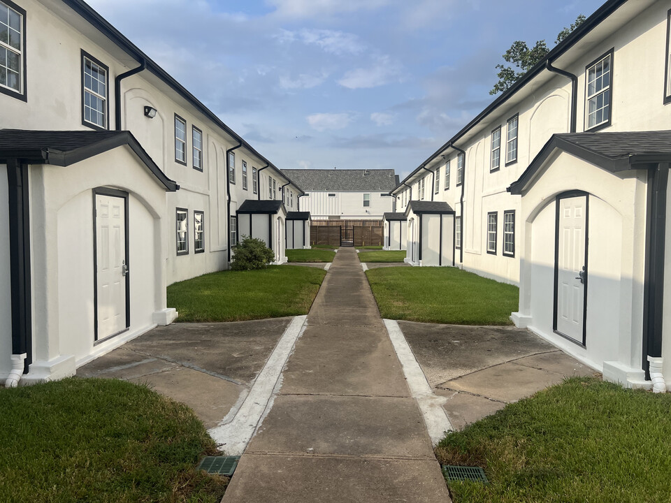 Nest Apartments in Houston, TX - Building Photo