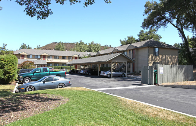 La Tierra Apartments in Atascadero, CA - Building Photo - Building Photo