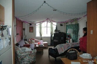 1381 S East St in Amherst, MA - Building Photo - Building Photo