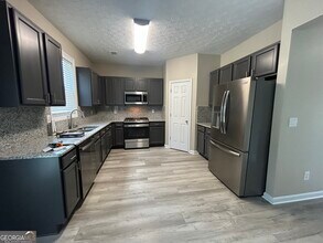 2405 Village Green Dr in Fairburn, GA - Building Photo - Building Photo