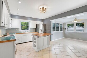 206 Daisy Ln in Louisville, KY - Building Photo - Building Photo