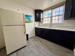 6120 Middlesex St in Dearborn, MI - Foto de edificio - Building Photo