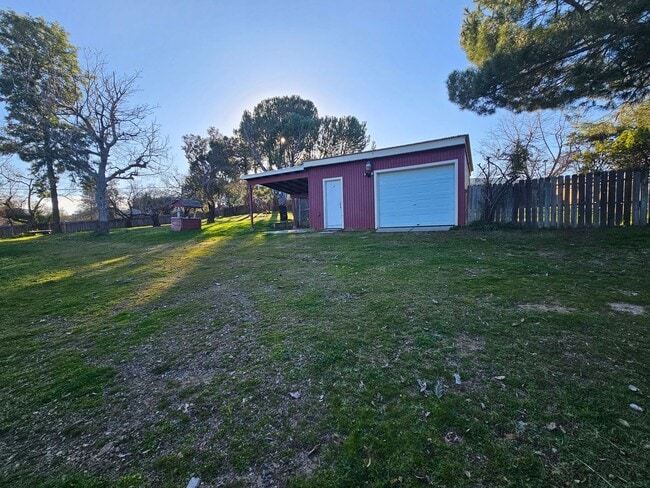 520 Margot Ln in Lakeport, CA - Building Photo - Building Photo