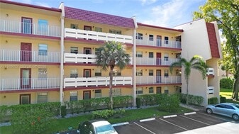 1030 Country Club Dr in Margate, FL - Building Photo