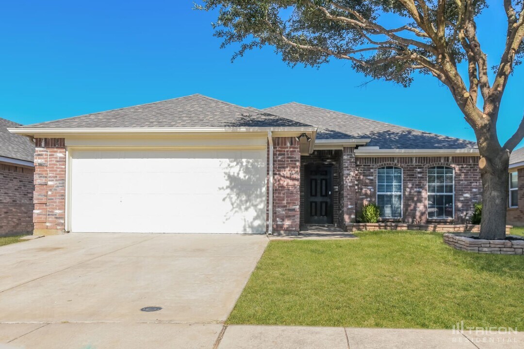 1116 Monticello Dr in Azle, TX - Building Photo