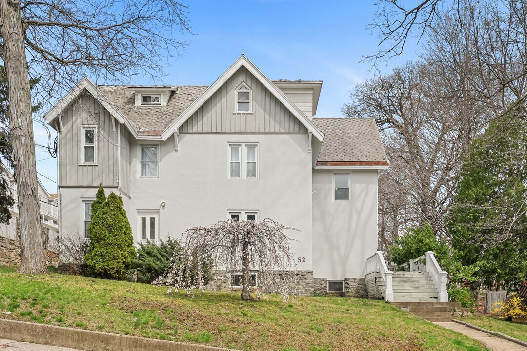 52 Highland Rd in Stamford, CT - Building Photo